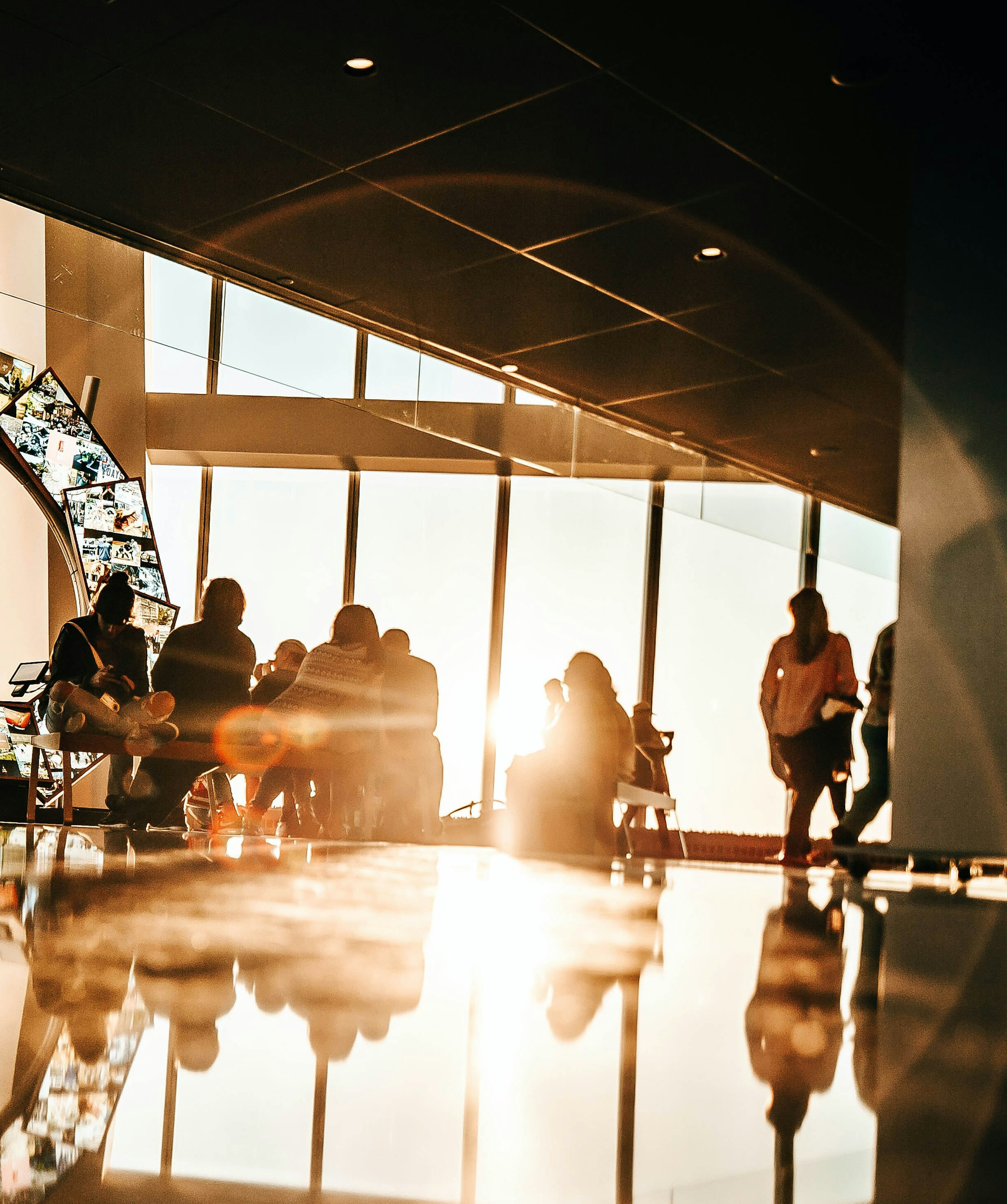 Helena lopes xuxms gofr8 unsplash red