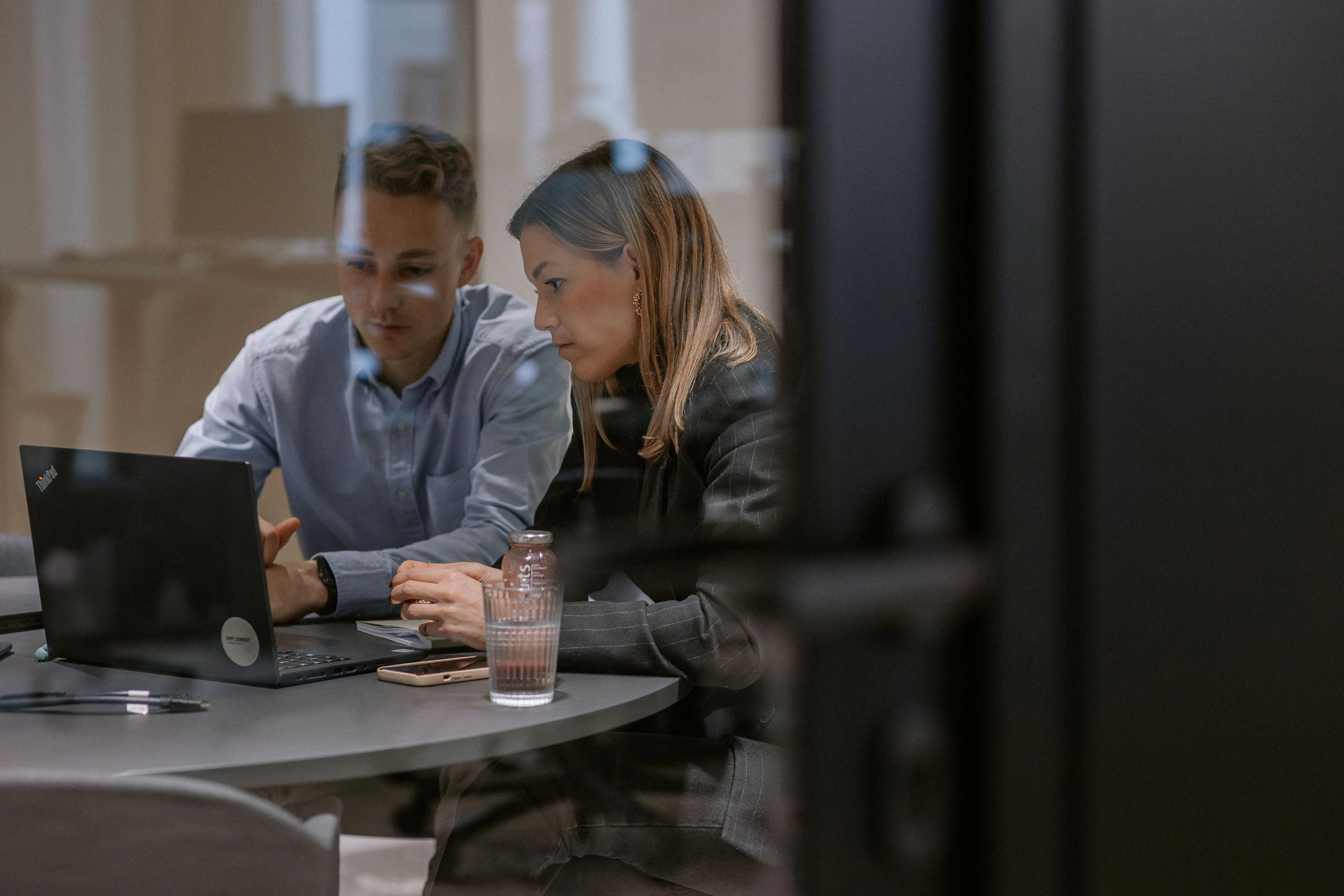 240118 Office building and people Munich 053