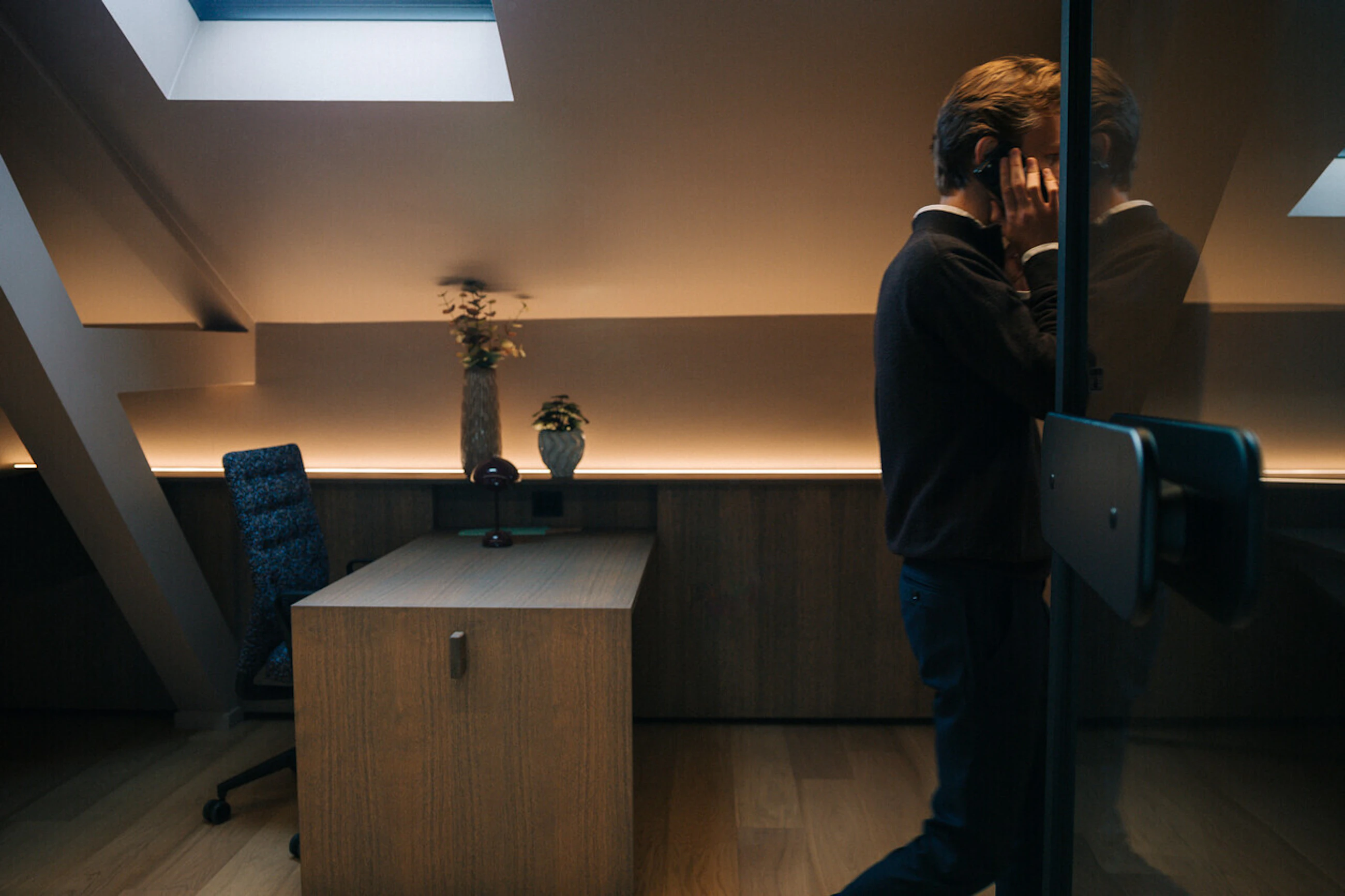 Large 240927 Office interior and people Oslo 73